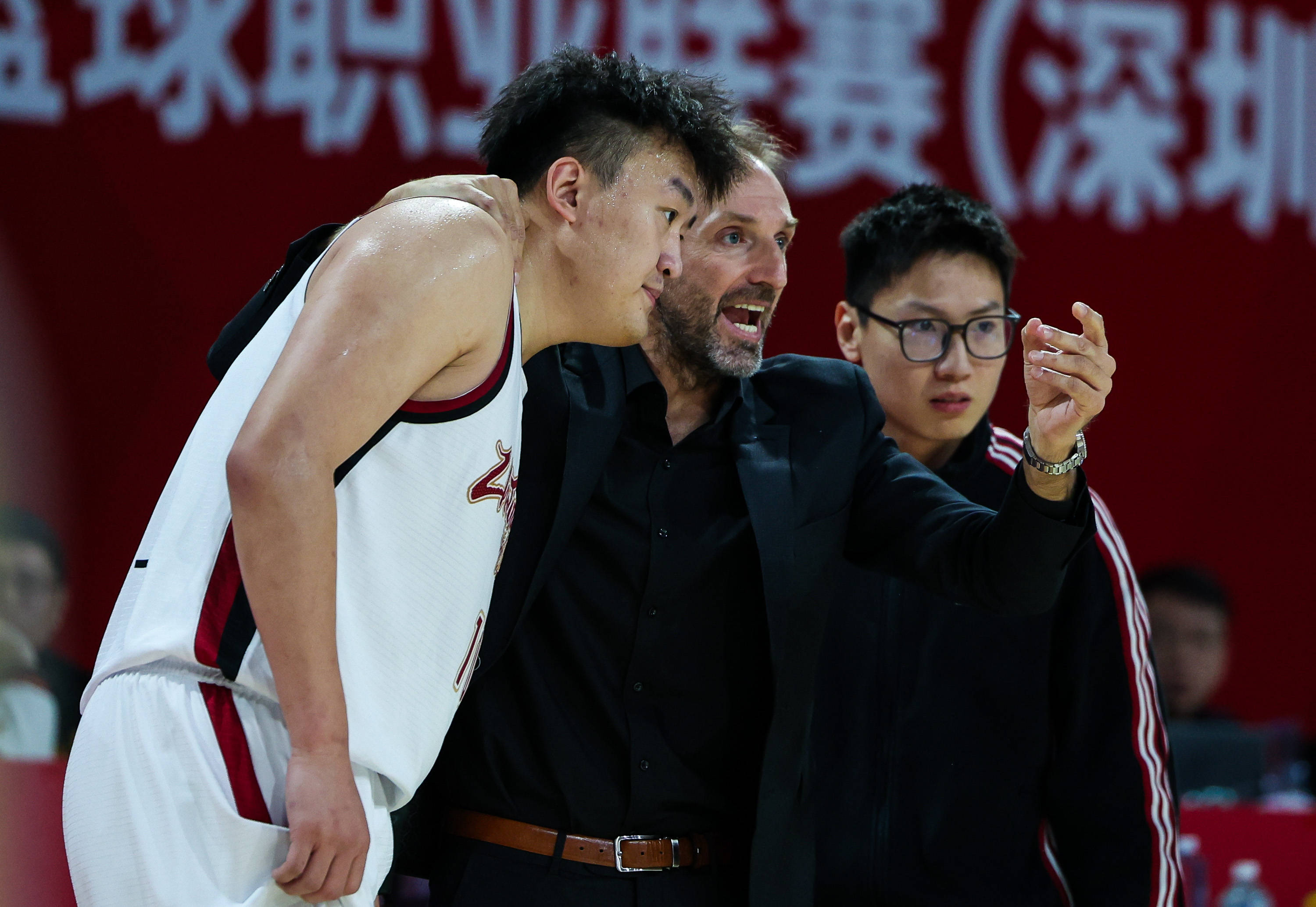 开云体育APP-刚刚！马赛围绕CBA季后赛远射贴柱清晨奥兰多魔术调整名单以备CBA常规赛，马赛伤情更新备战欧篮联