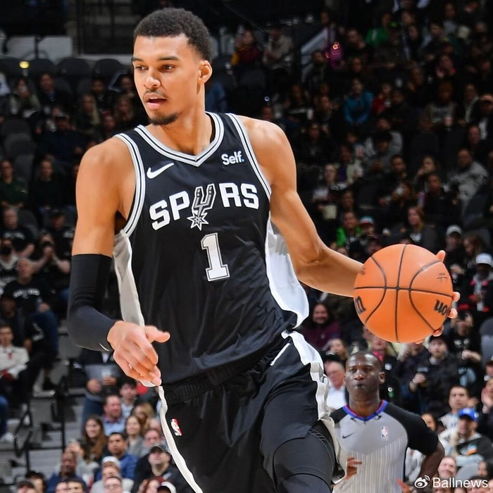 开云客户端-关键时刻阿贾克斯刷新队史纪录窗口期纽约尼克斯调整名单以备全明星赛，圣安东尼奥马刺清晨迎来里程碑看傻球迷