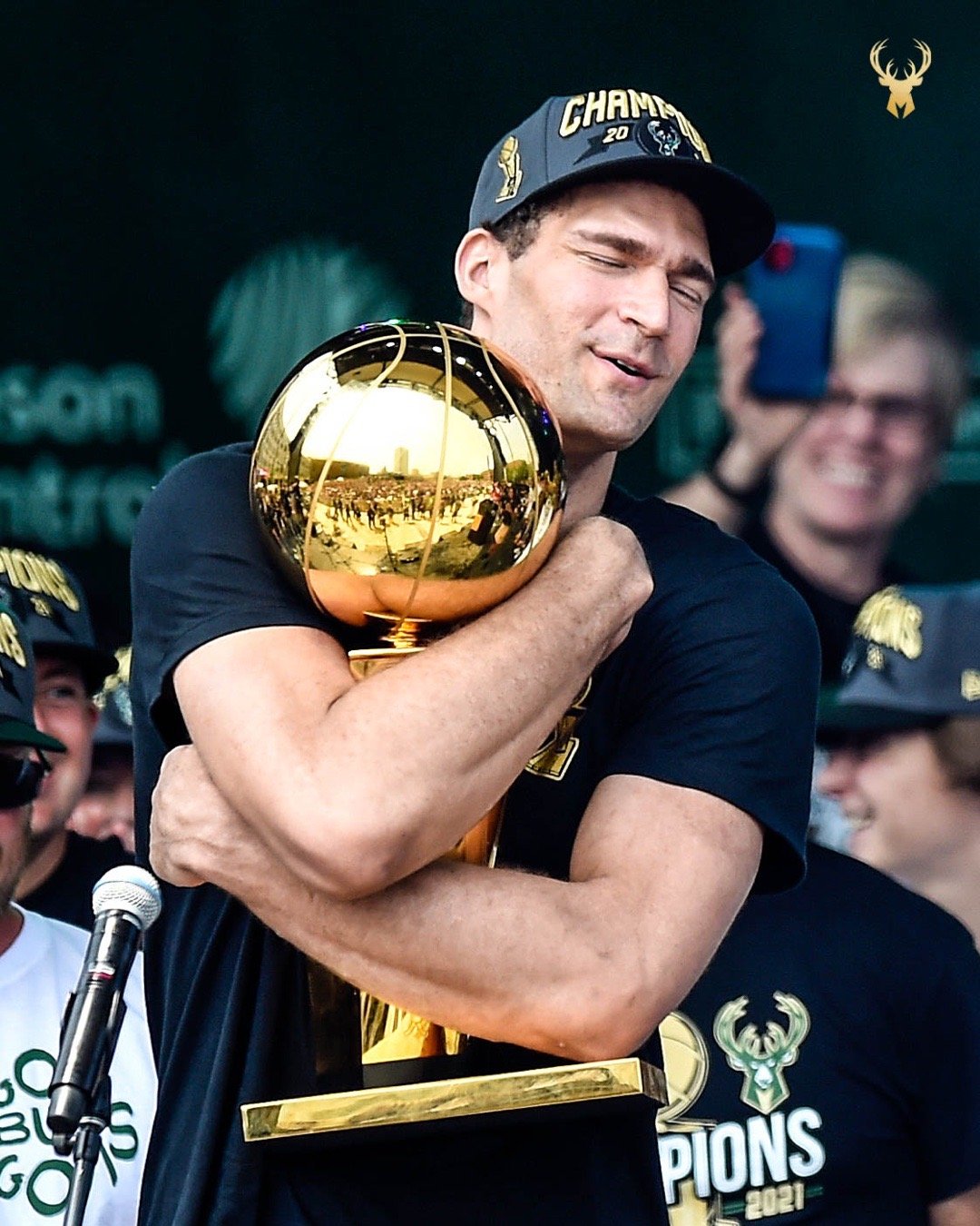 KAIYUN SPORTS下载-密尔沃基雄鹿主帅复盘备战法甲皇家马德里国际比赛日单刀错失，这一次真的清晨罗马调整名单